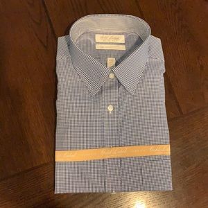 Roundtree & Yorke blue plaid slim fit shirt. Brand new with tags.